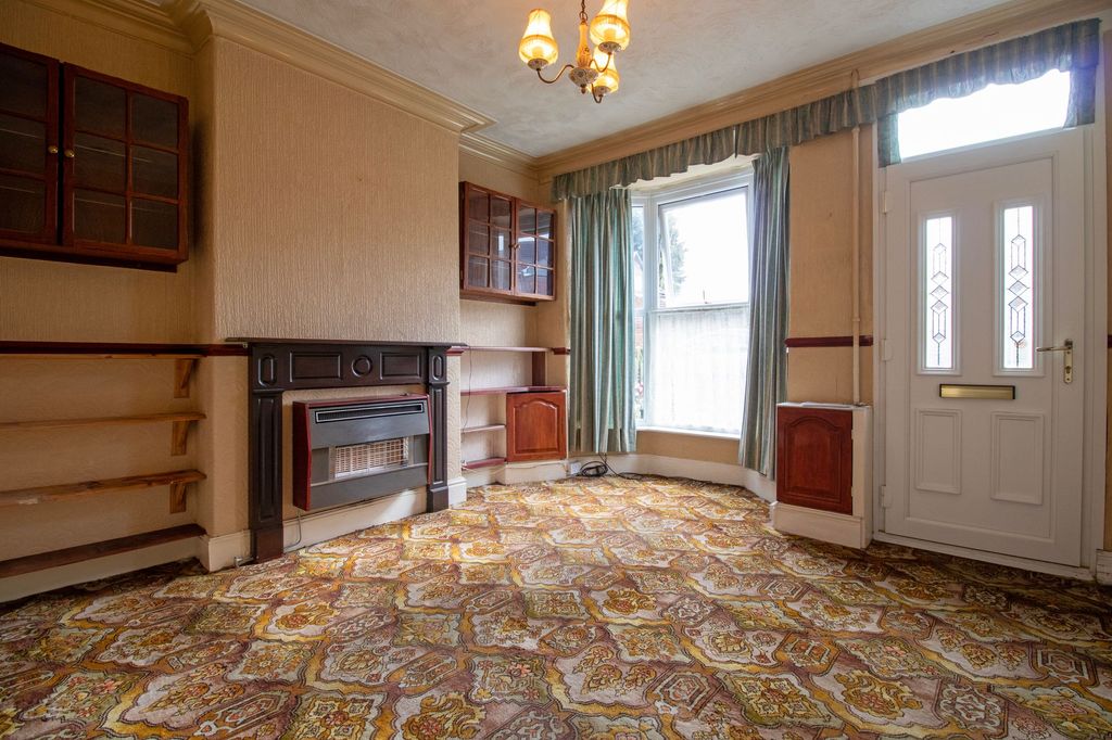 Property photo 2 of 9