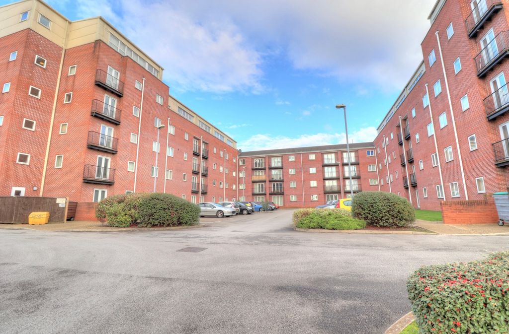 Property photo 1 of 10 City Link