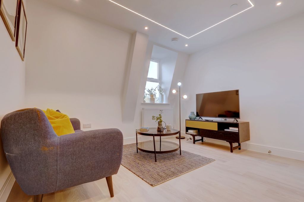 Property photo 3 of 8 Picture No. 02