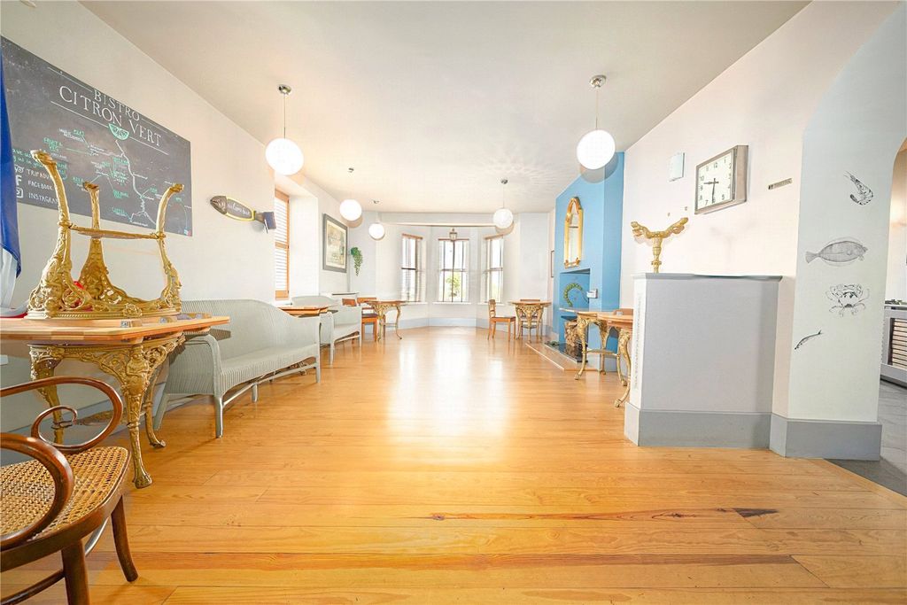 Property photo 2 of 27 Picture No. 21