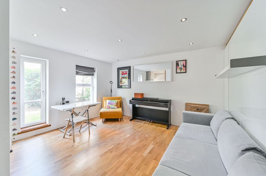 Property photo 2 of 11