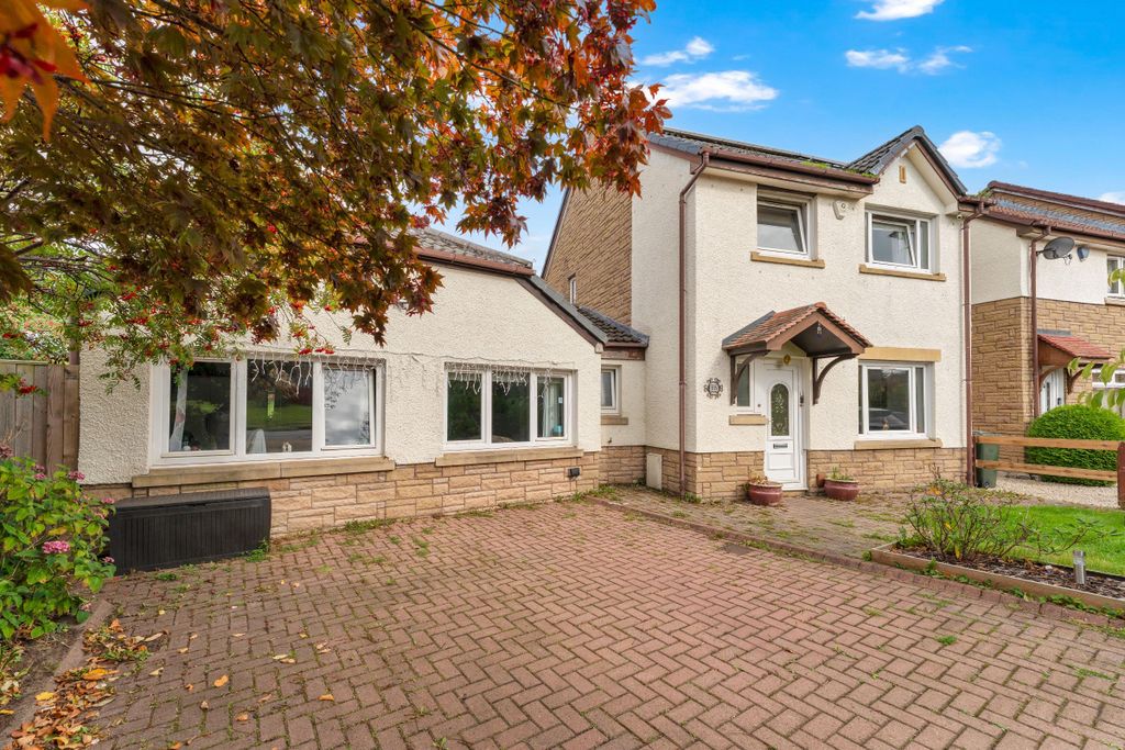 Property photo 2 of 32