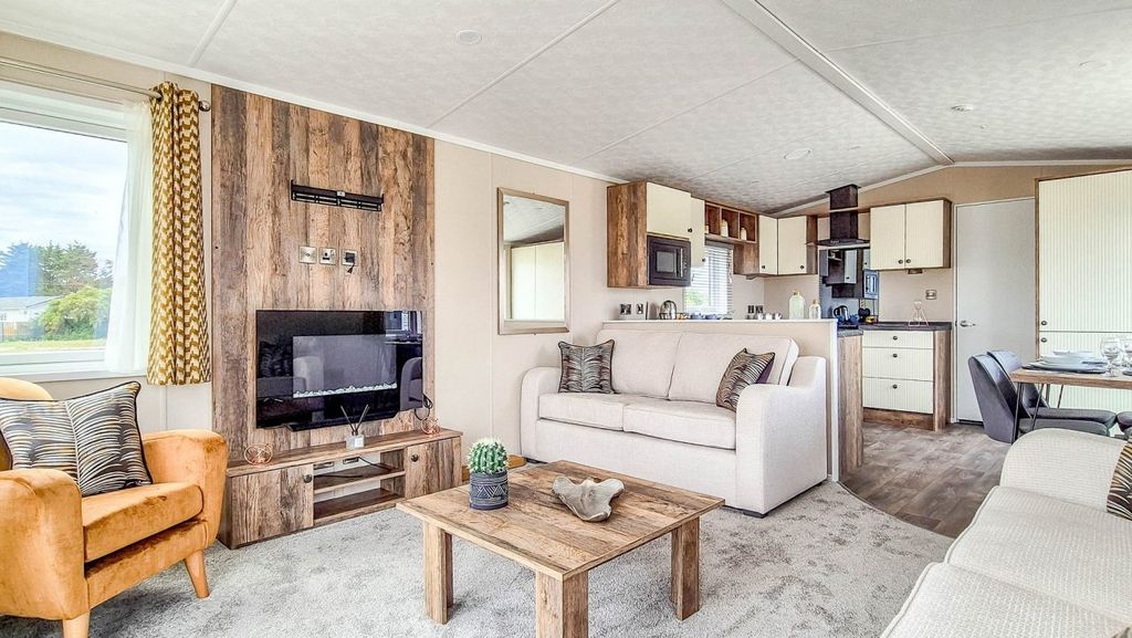 Property photo 3 of 23 Untitled 7