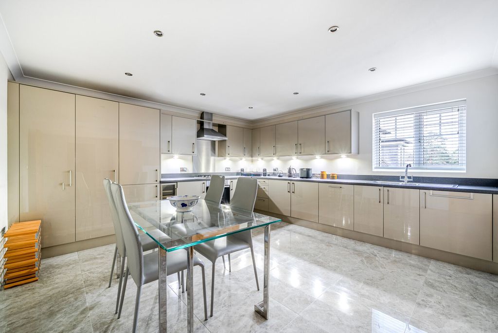 Property photo 3 of 15 1389345-21-694019...