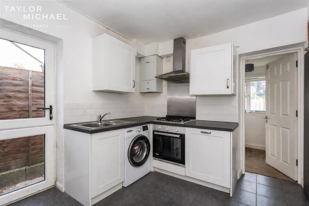 Property photo 2 of 17 Kitchen