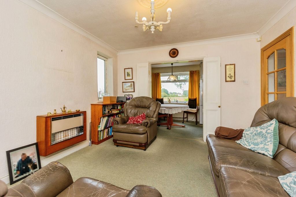 Property photo 3 of 17 Photo