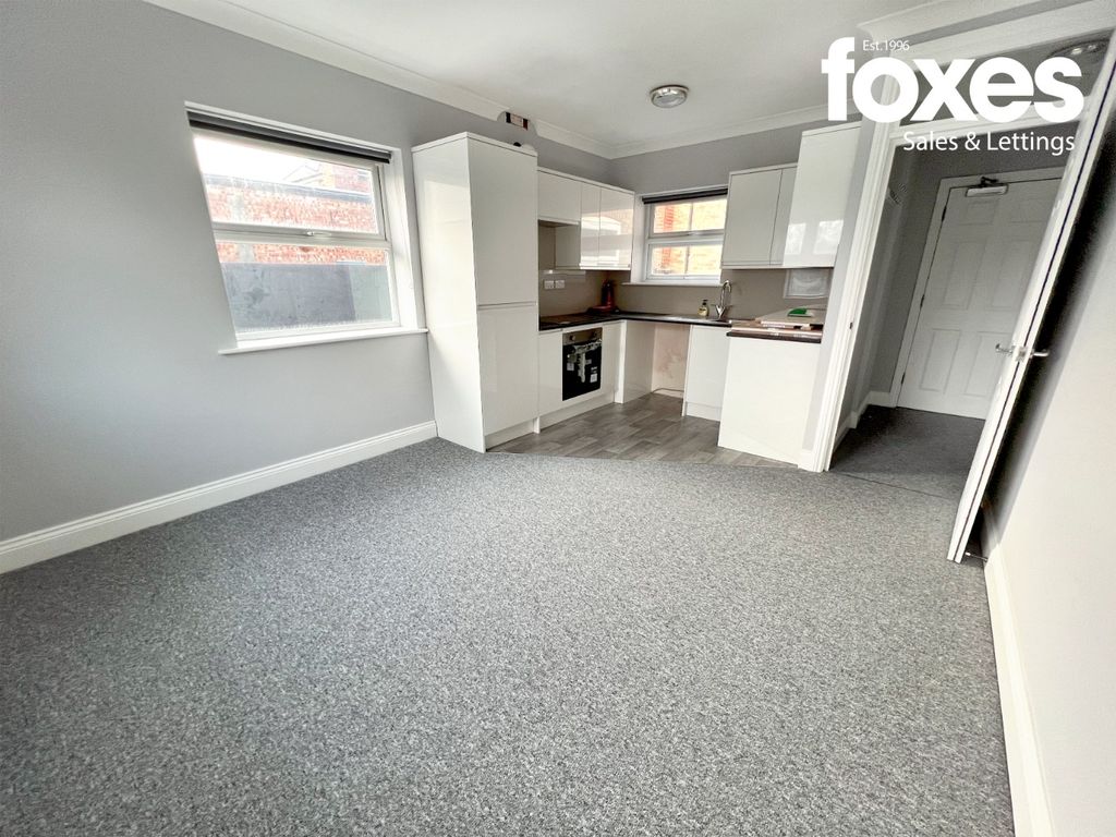 Property photo 2 of 7 2076002