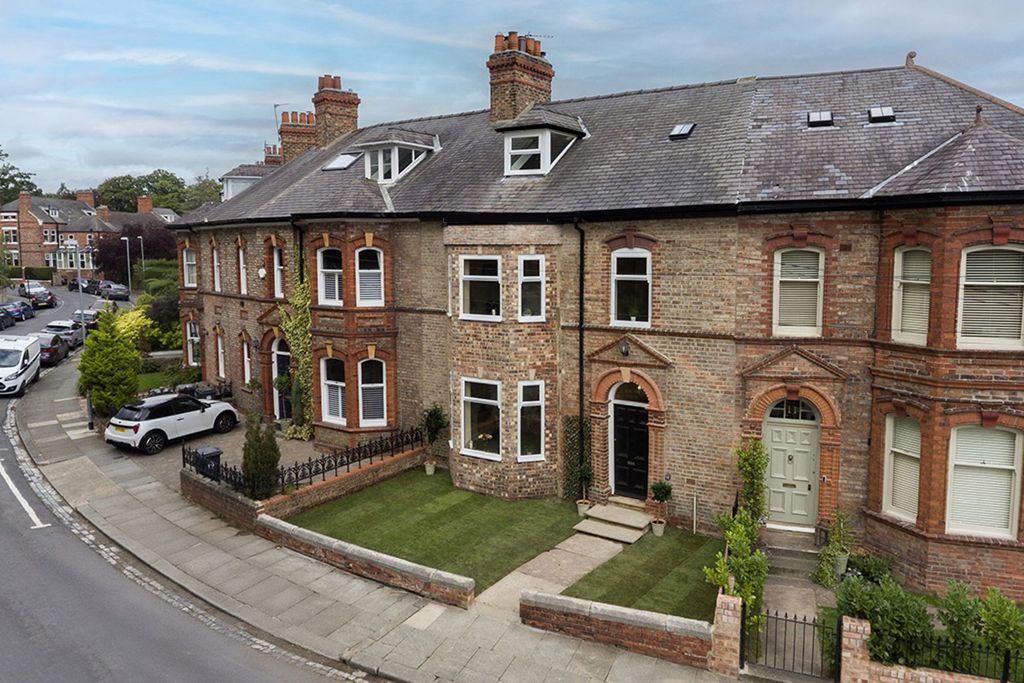 Property photo 1 of 50
