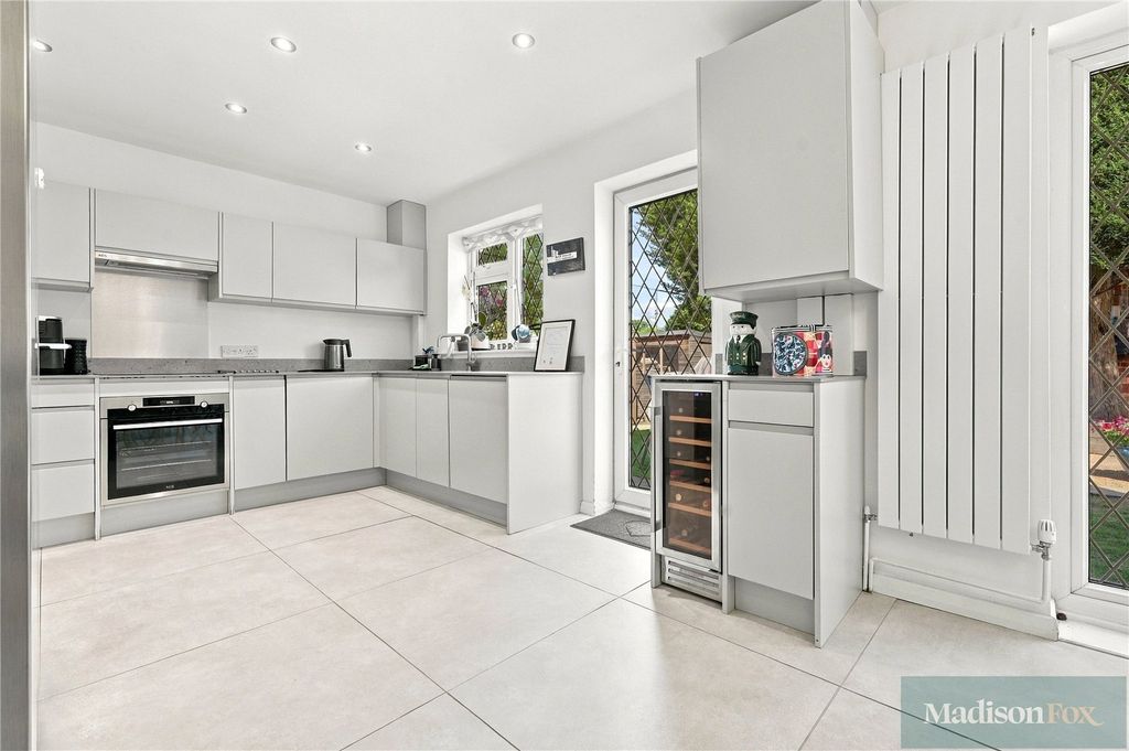 Property photo 2 of 37 Picture No. 63