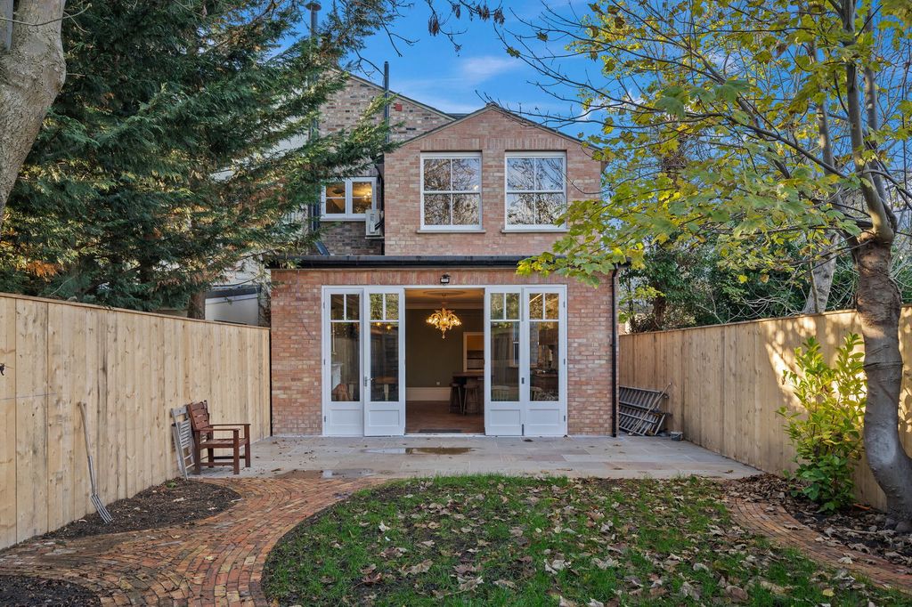 Property photo 3 of 23