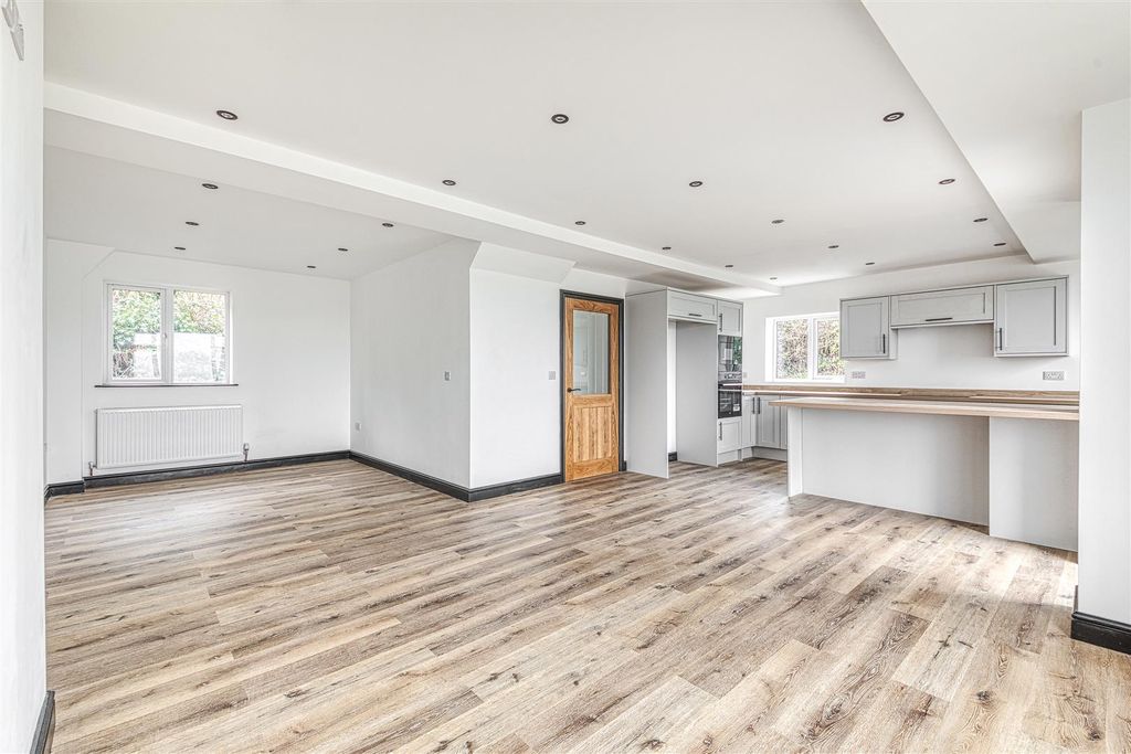 Property photo 3 of 40