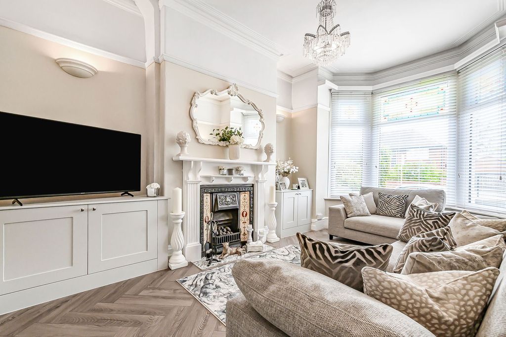 Property photo 1 of 27