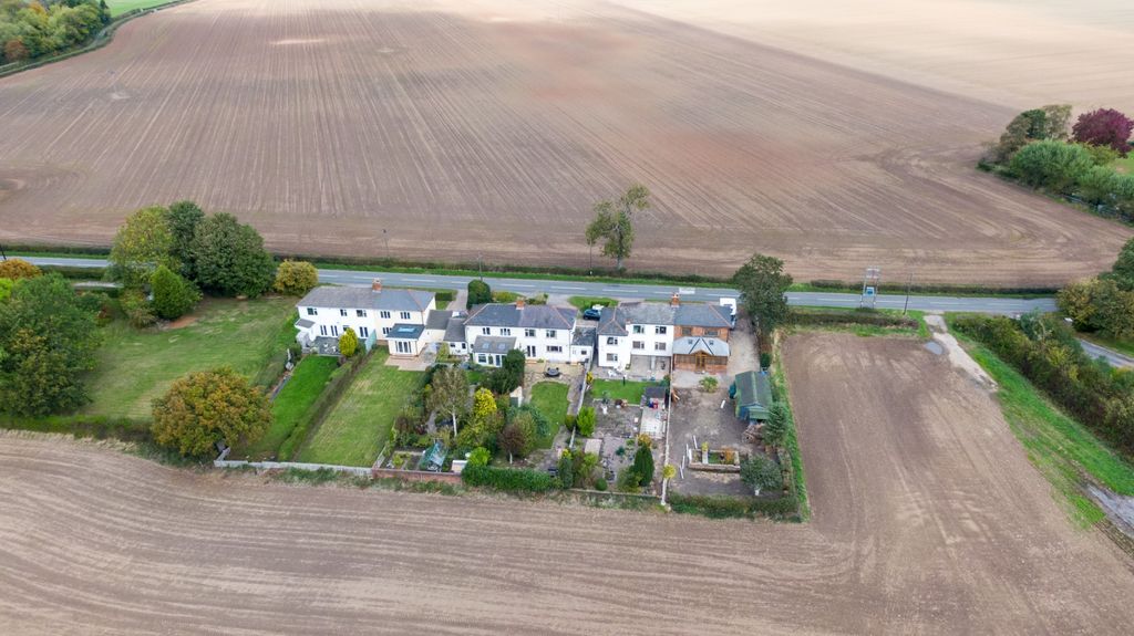 Property photo 2 of 17 4448504