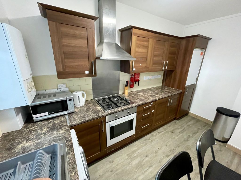 Property photo 2 of 25