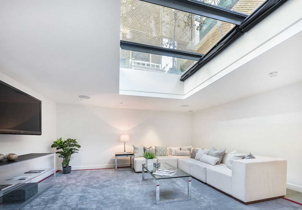 Property photo 2 of 21