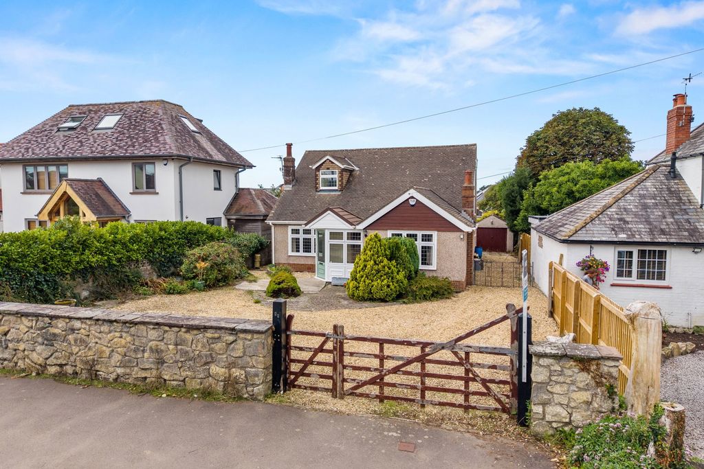 Property photo 2 of 34