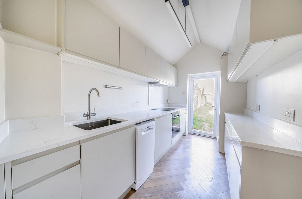 Property photo 2 of 18 1439786-16-69d623...