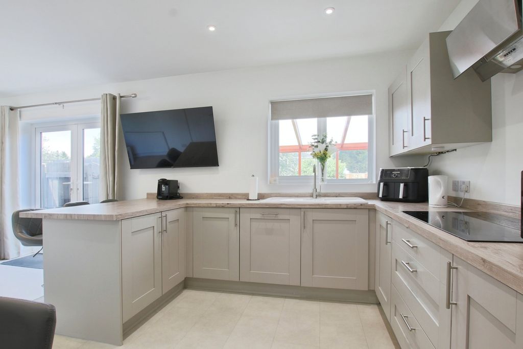Property photo 3 of 18 3689847