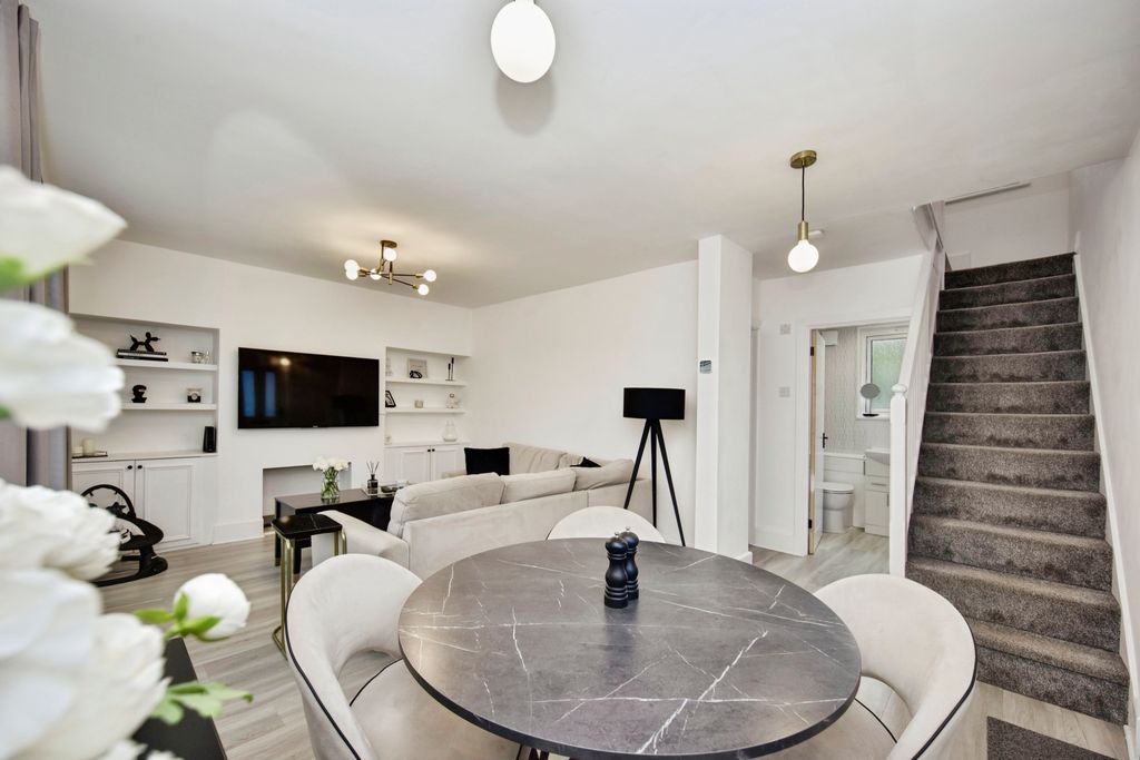 Property photo 2 of 20 Modern Open Plan Lounge &amp; Dining Area