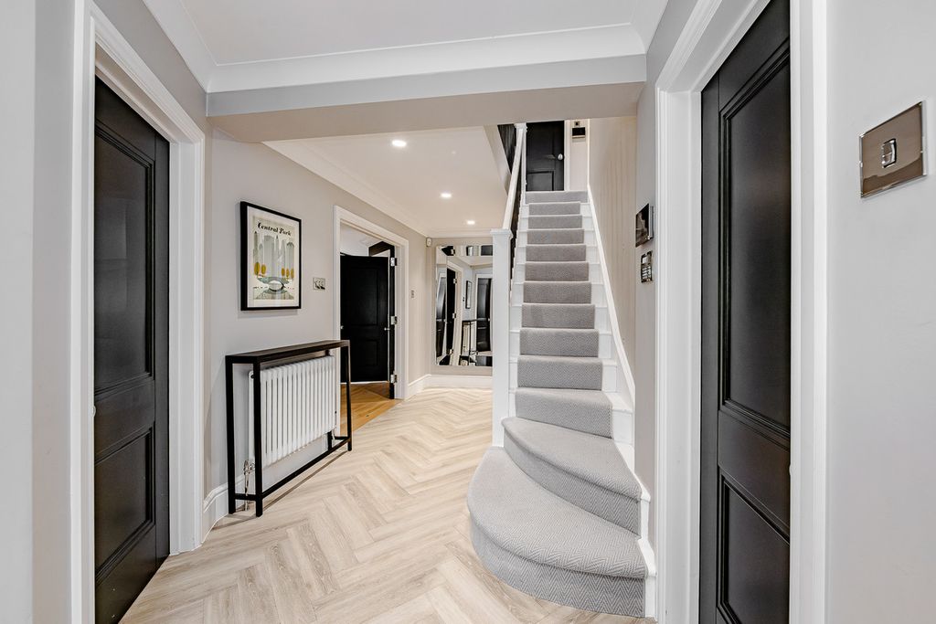 Property photo 2 of 34