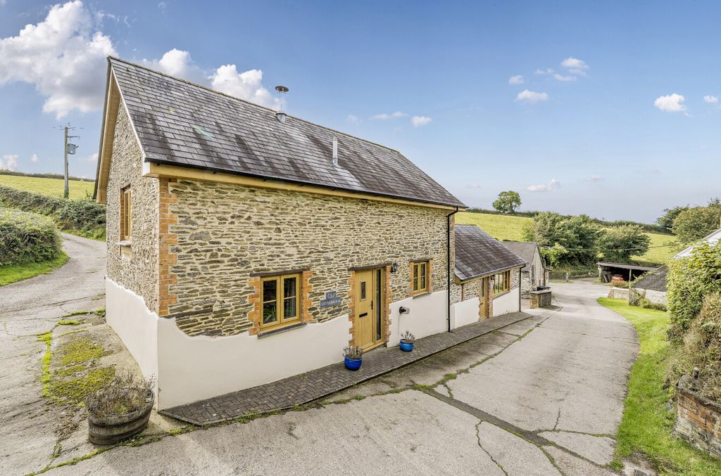 Property photo 1 of 19 1348117-21-68c006...