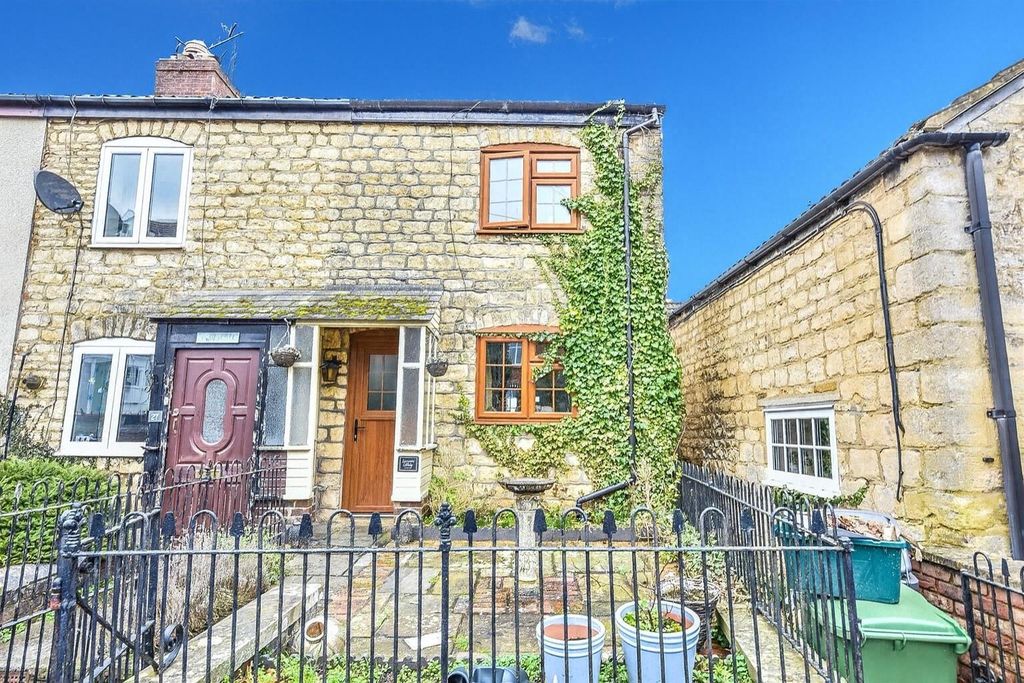 Property photo 1 of 13 29 Chapel St .Jpg