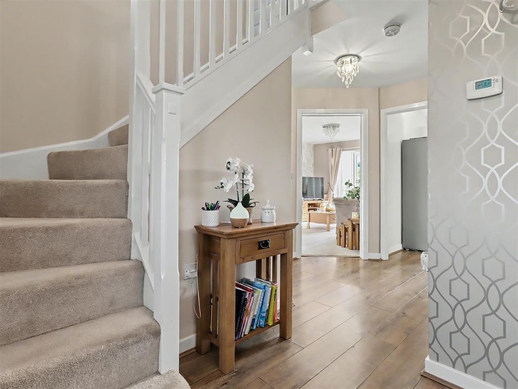 Property photo 2 of 20 Entrance Hall