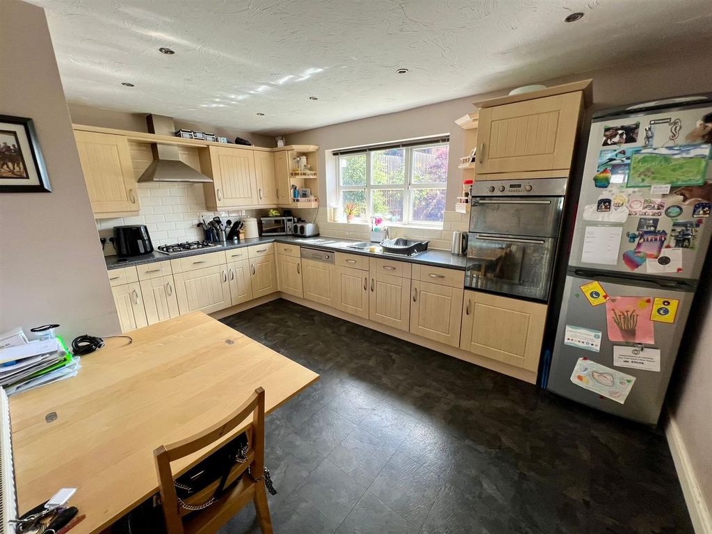 Property photo 3 of 15 Kitchen/Diner