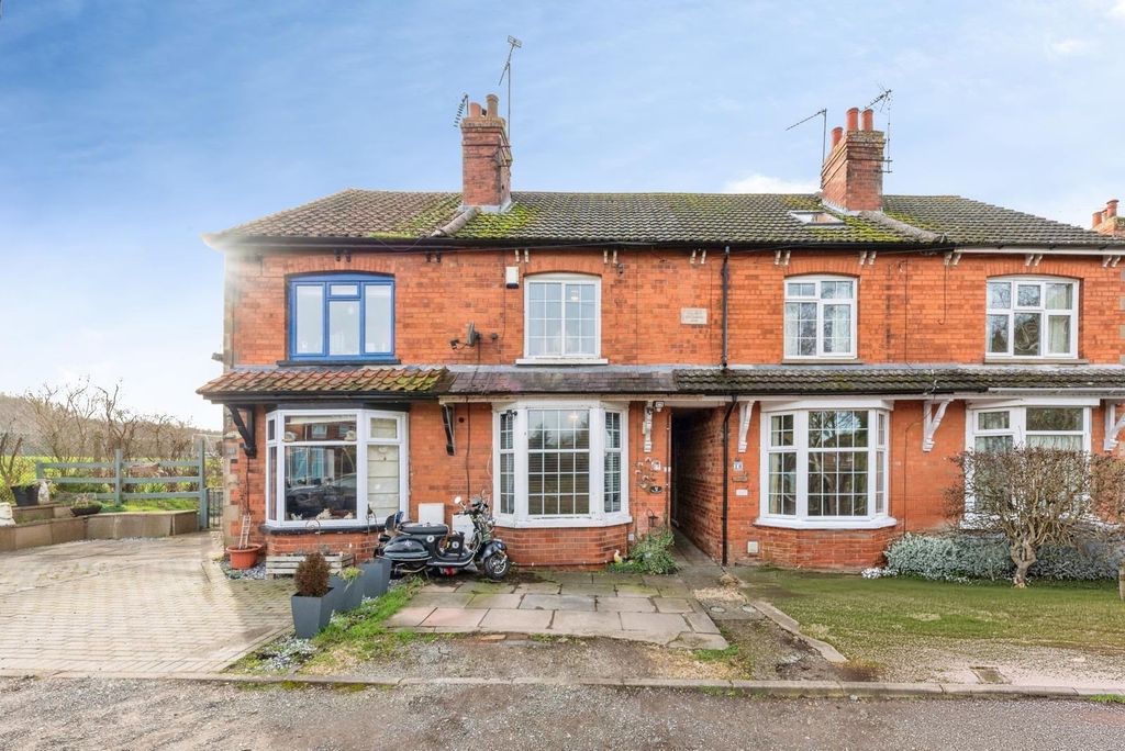 Property photo 1 of 12 D4561431-5141-46Fe-Bf05-6Cb345002Fa8