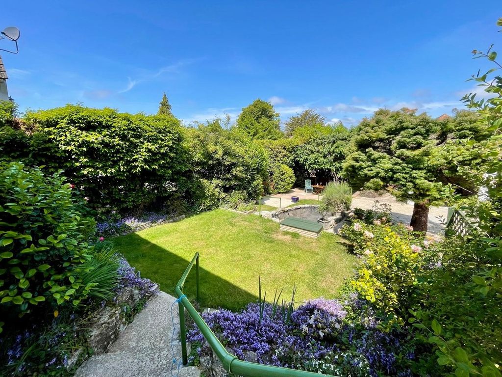 Property photo 3 of 37