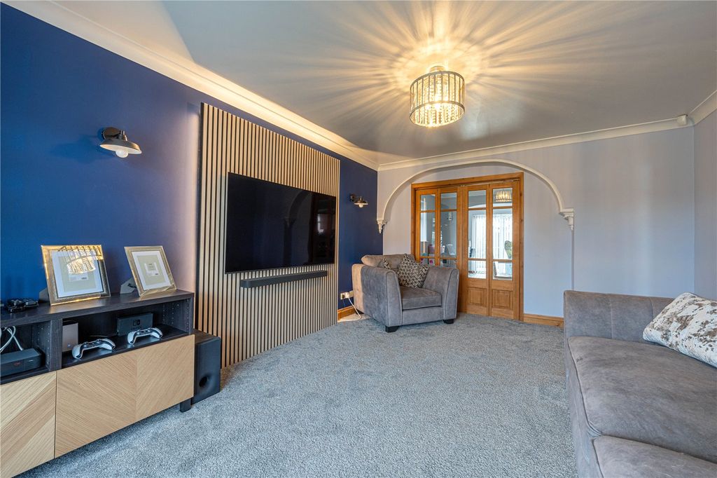 Property photo 3 of 40 Picture No. 08