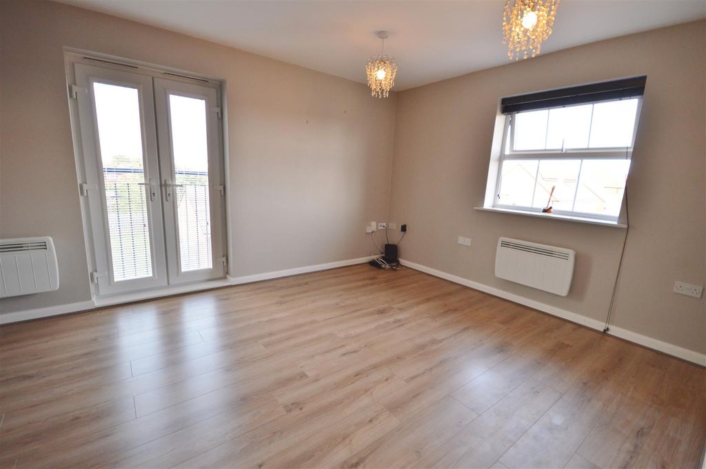 Property photo 3 of 10 Lounge