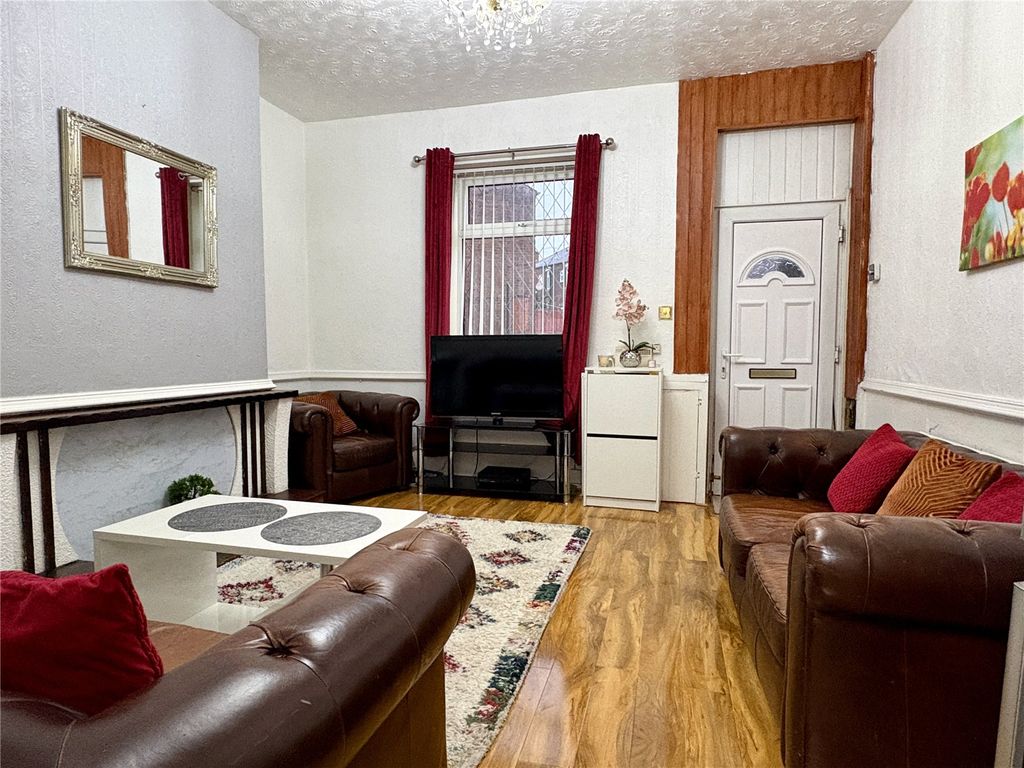 Property photo 2 of 11 Lounge