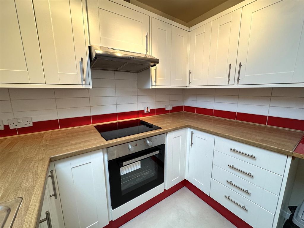 Property photo 3 of 12 Kitchen 3.Jpg