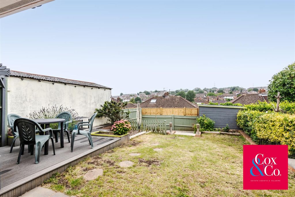 Property photo 3 of 18 81O_4996.Jpg