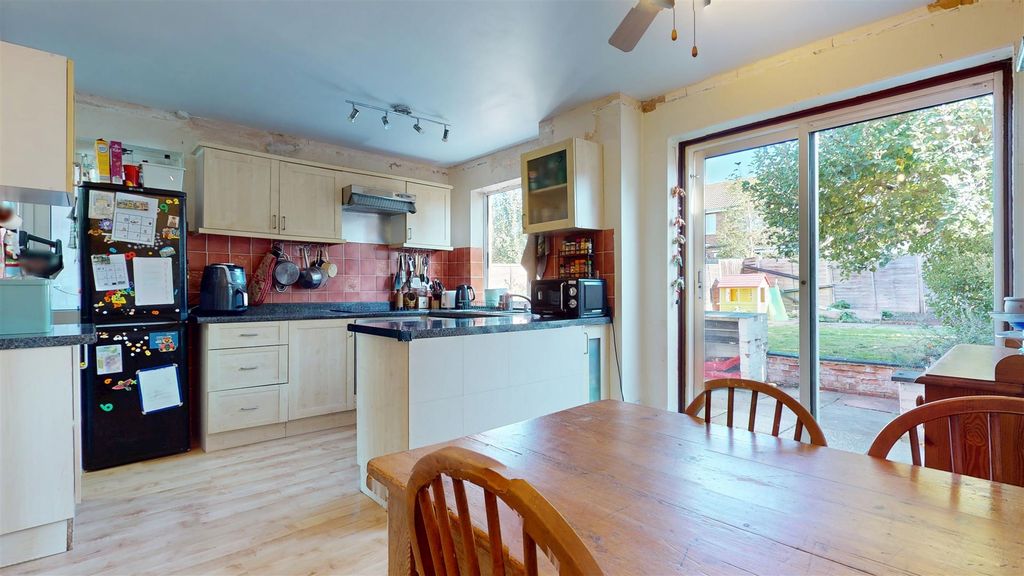 Property photo 3 of 14 10062025_232740.Jpg