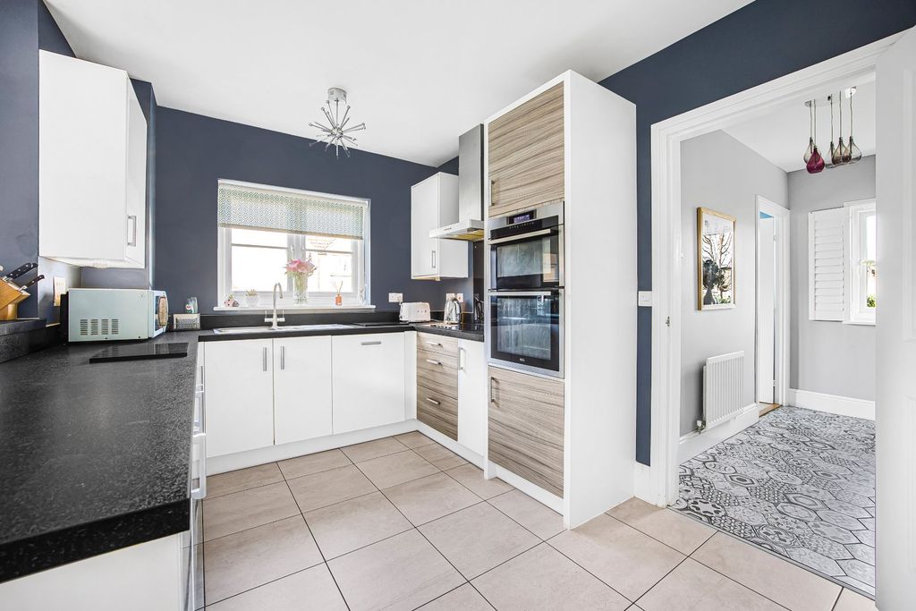 Property photo 2 of 20 Picture No. 23