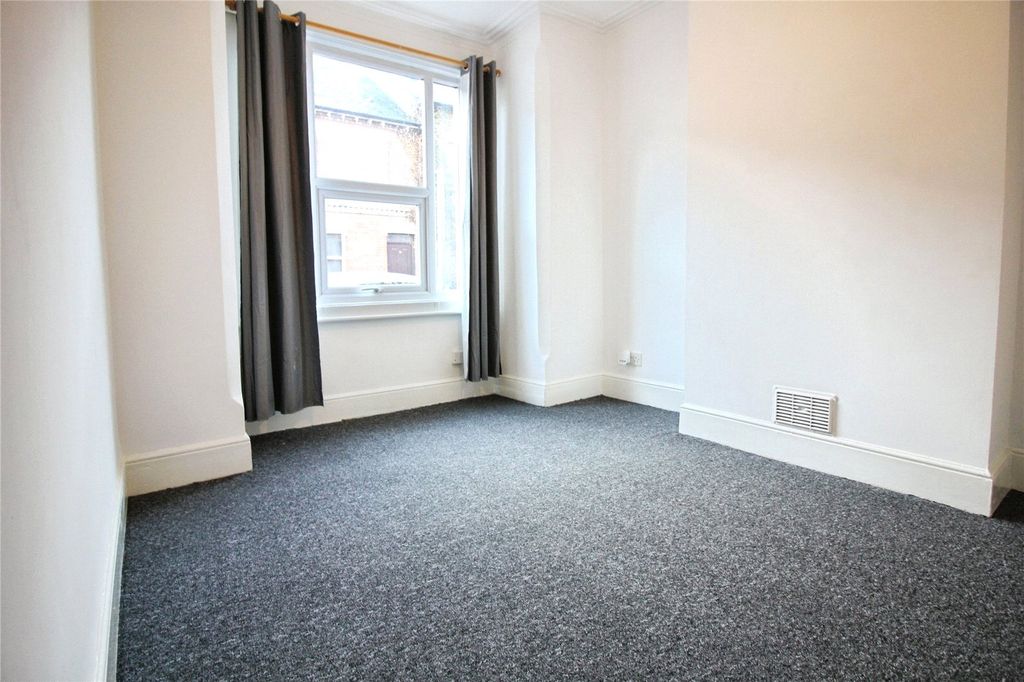 Property photo 2 of 12 Picture No. 04