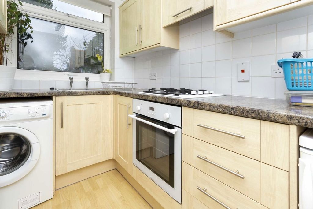 Property photo 3 of 4