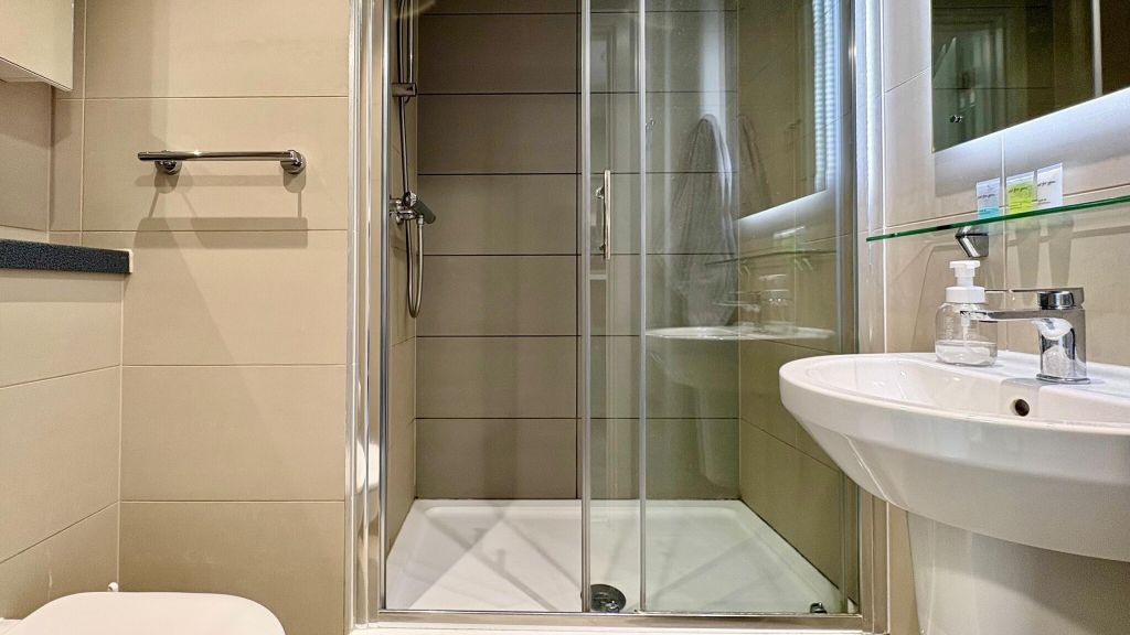 Property photo 3 of 34 Bathroom