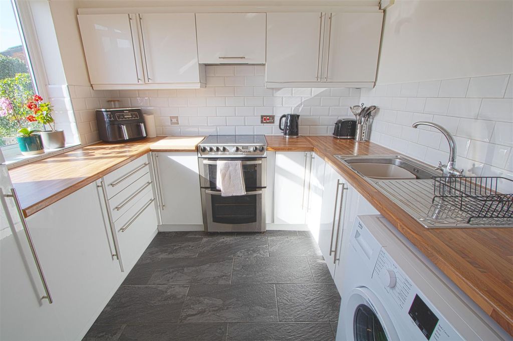 Property photo 3 of 8 Kitchen.Jpg