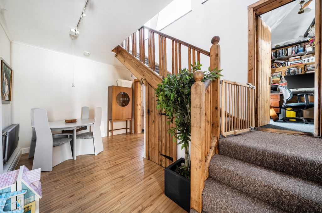 Property photo 2 of 27