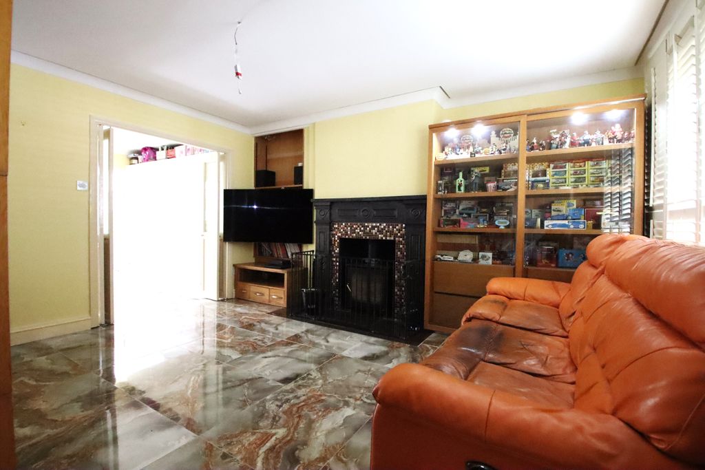 Property photo 3 of 27