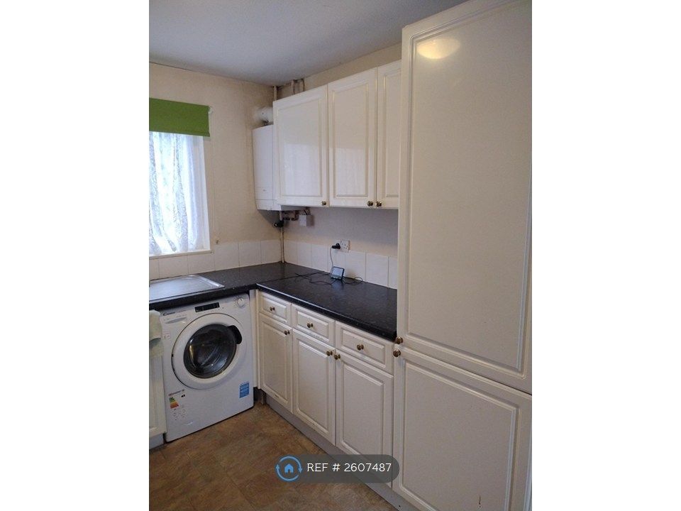 Property photo 3 of 10 Kitchen Right