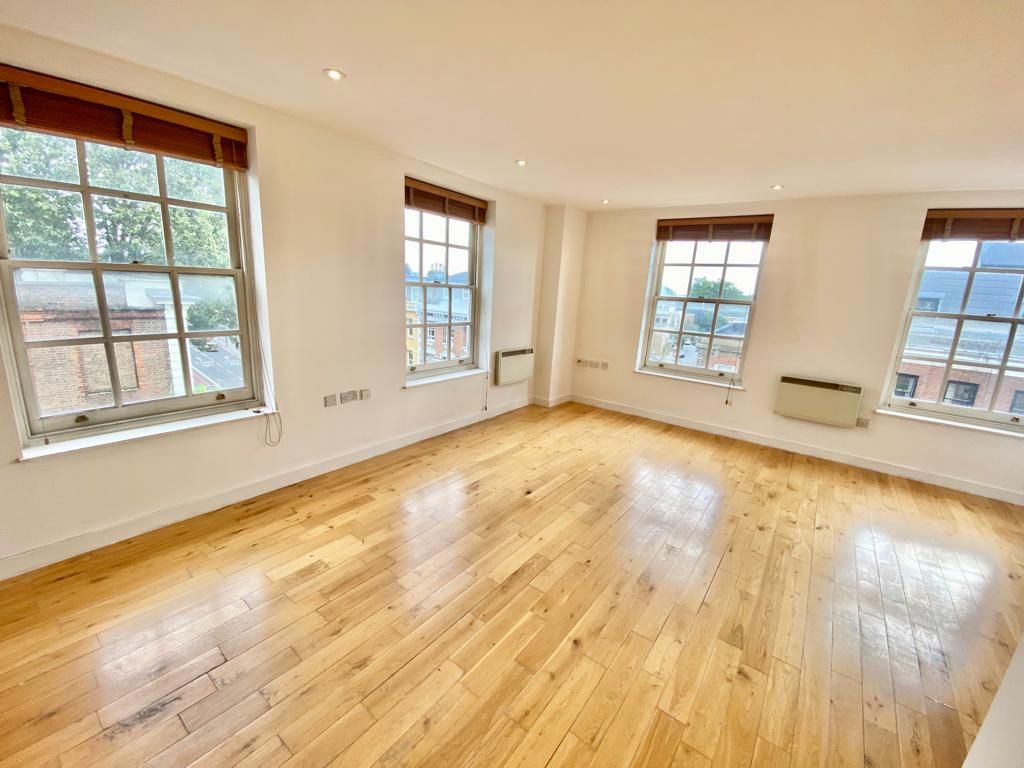 Property photo 1 of 13 Two Bedroom Flat On Stoke Newington Church Street N16.