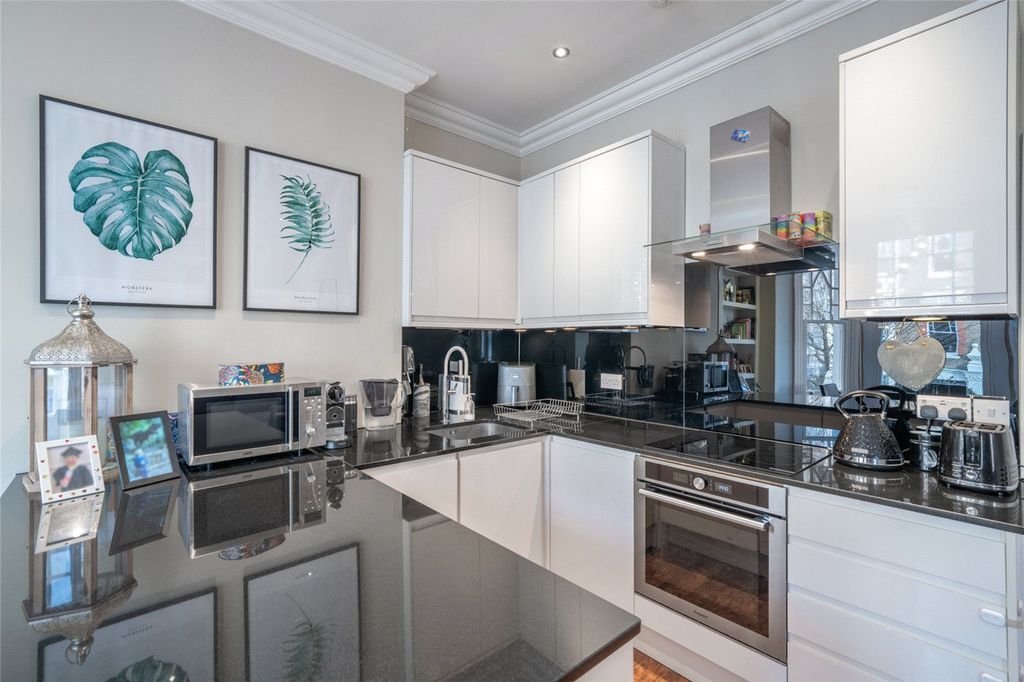 Property photo 2 of 11 Picture No. 28