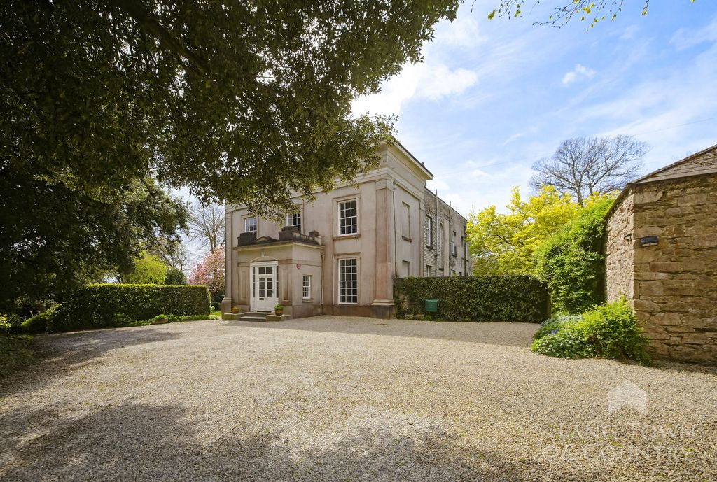 Property photo 2 of 79