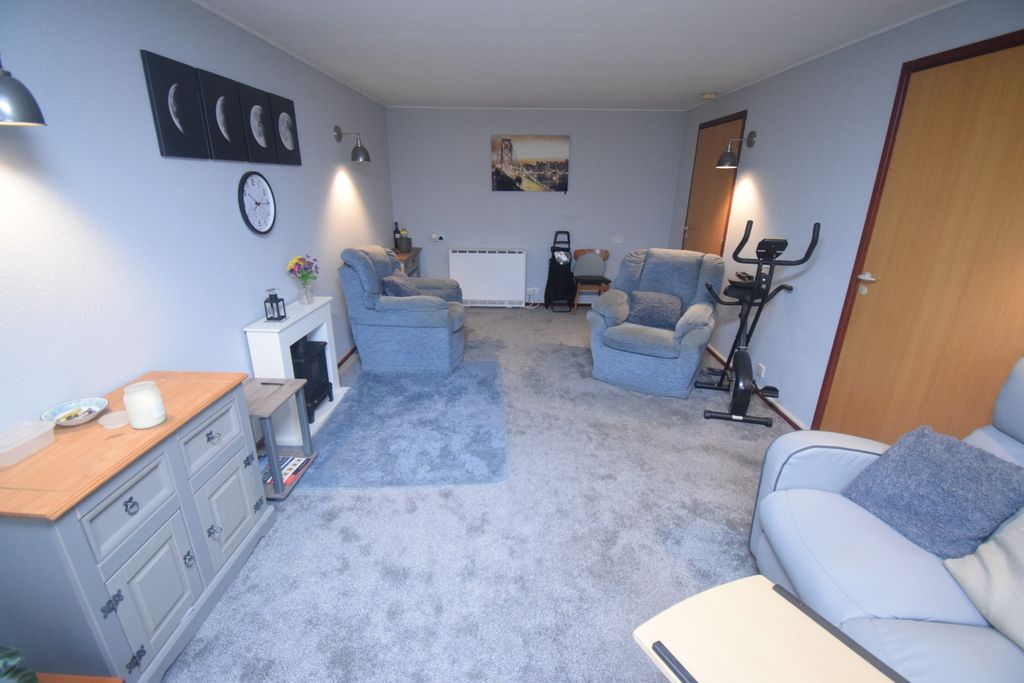 Property photo 3 of 7 Lounge Diner 2