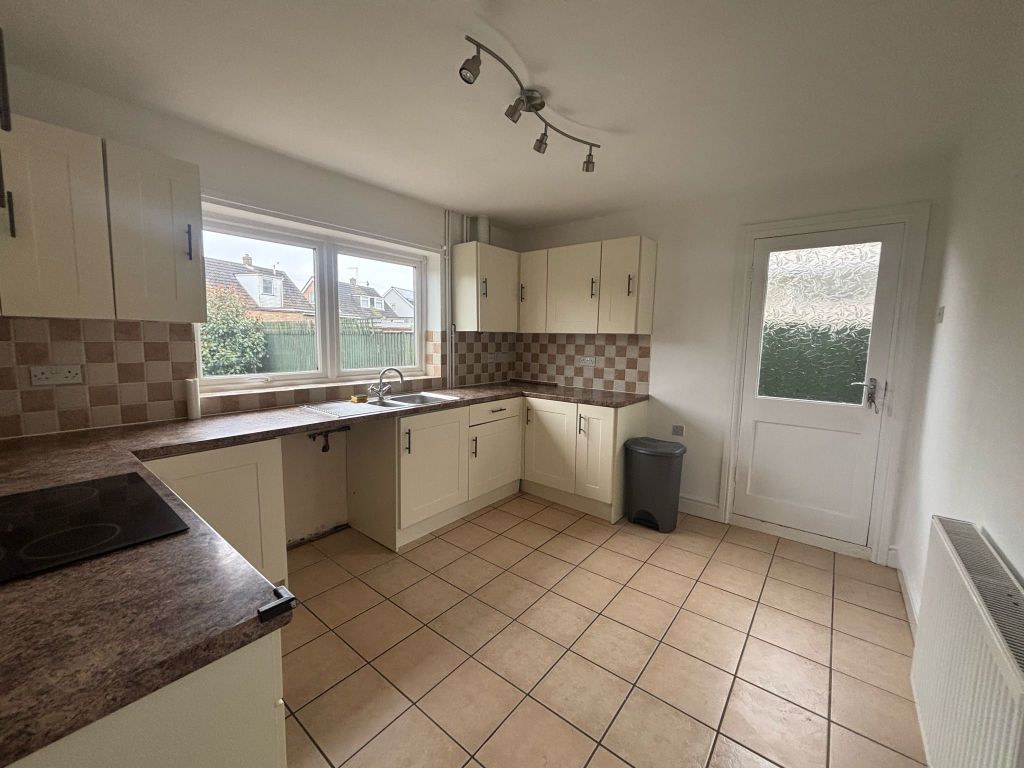 Property photo 2 of 10 Kitchen