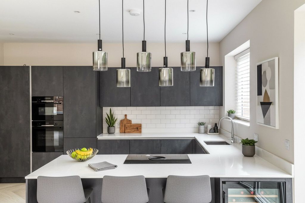 Property photo 3 of 33 House. Partnership